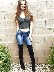 T-girl mistresses are spreading buttocks
